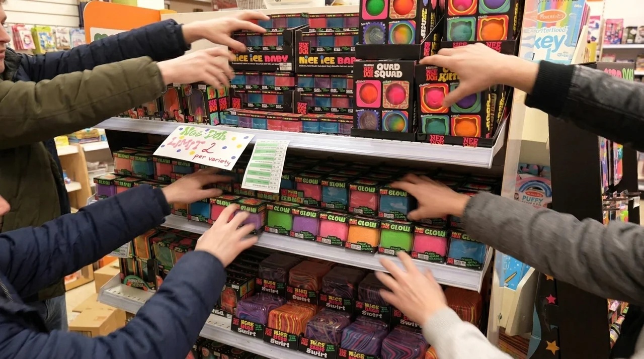Needoh Shortage People fighting over Needohs at the Store.