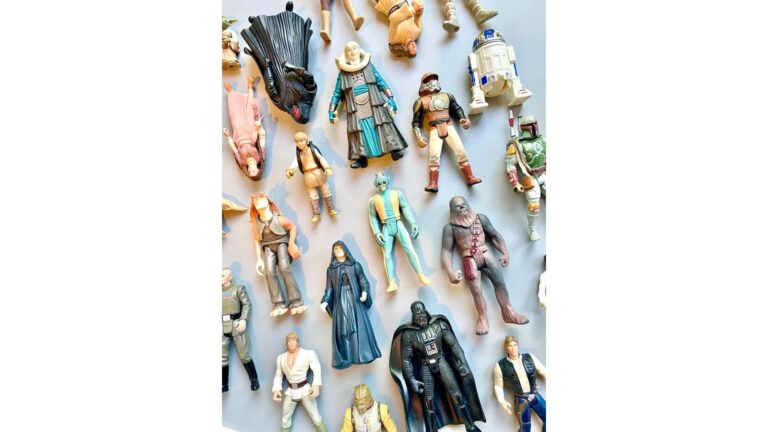 Loose Star Wars action figures collection including Vader, Luke, Han, Boba Fett, and more